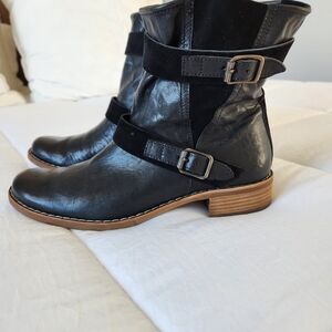 Paul Green Black Leather Ankle Booties